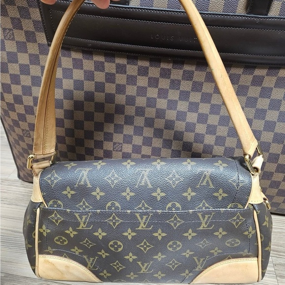 Louis Vuitton Beverly Shoulder Bag with Iconic Monogram - Picture 3 of 11